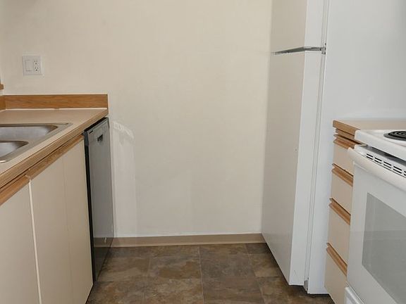 4th image of 12314 32nd Ave NE APT 102