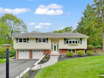 6 Queen Ct, Park Ridge, NJ, 07656