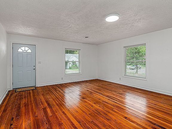 5th image of 103 S Forest Ave