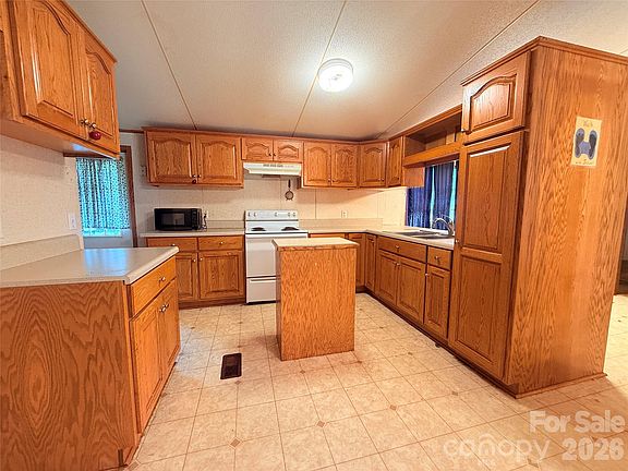 3rd image of 1796 Deaton Dr