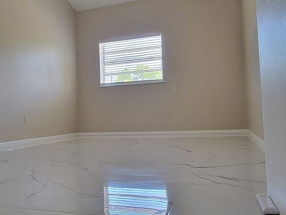 4th image of 4200 10th Ave N #B