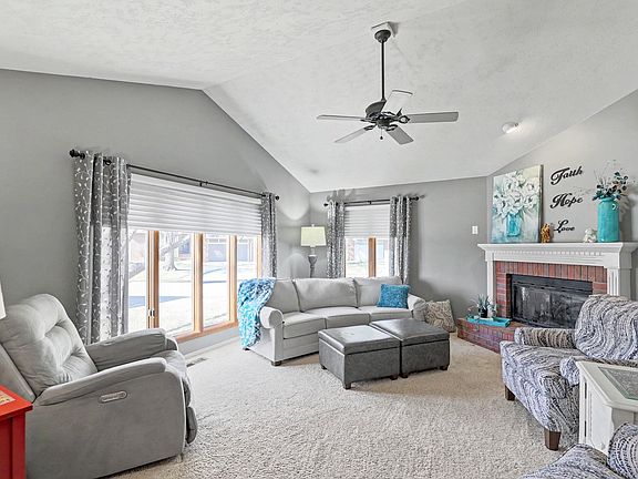 3rd image of 2302 N High Point Cir