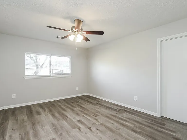4923 Bayboro Park Dr — Photo 10