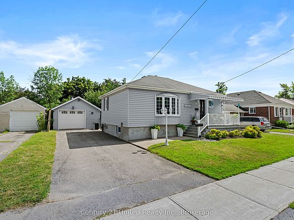 2nd image of 525 Howden St