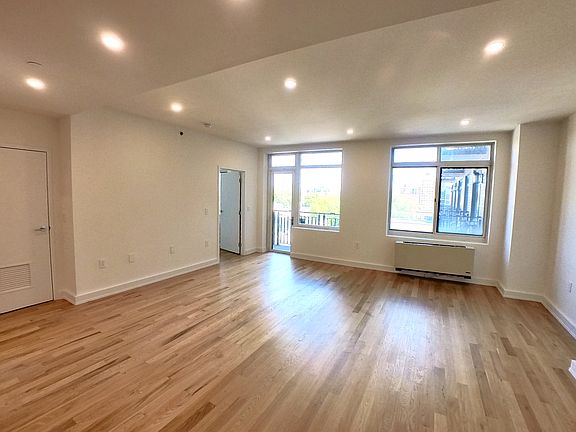 2nd image of 11-15 Broadway #2M