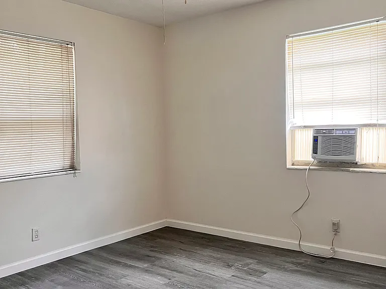 384 Avenue N SW #3 — Photo 7