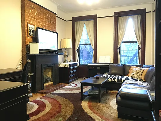Sold by Barbara Gibek, LREB | media 1