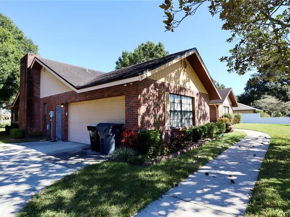 202 Crystal Ct, Winter Haven, FL 33880