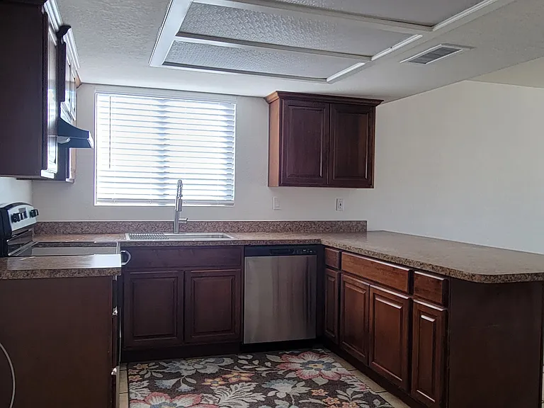 323 W Olive Ave — Photo 2
