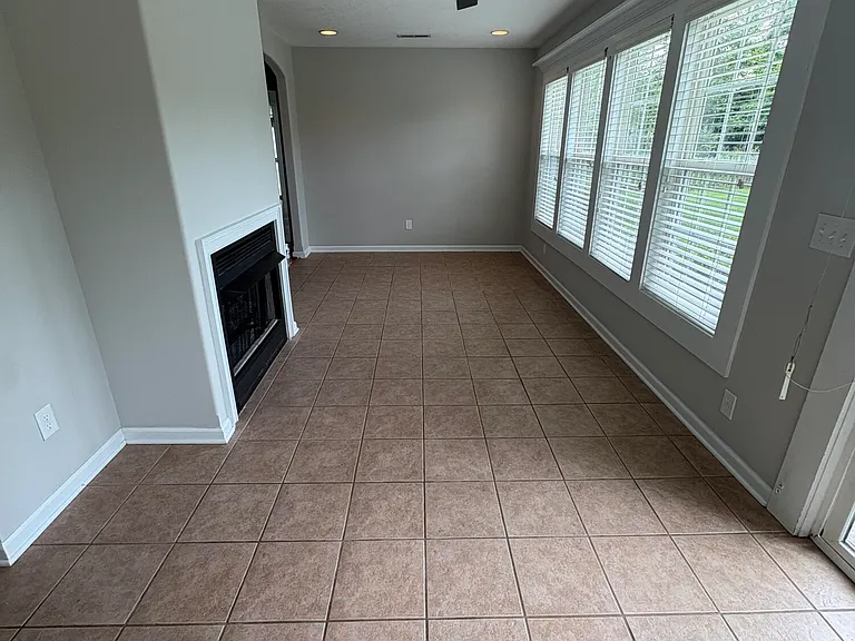 121 Mulberry Cir — Photo 12