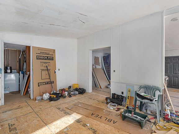 12th image of 1604 W Crossland Street