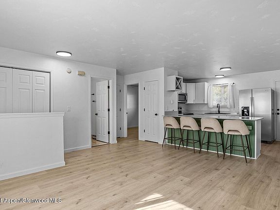 5th image of 2415 West Ave