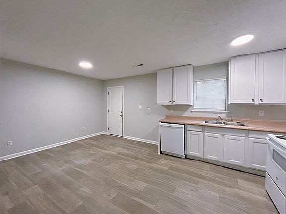 5th image of 1806 Neely Ave #A