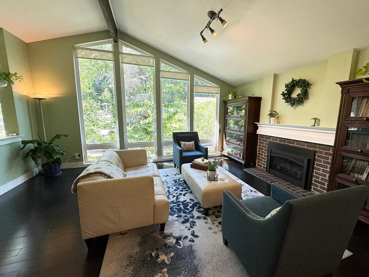4 bed, 2740 sqft, $3,995 — Photo 3