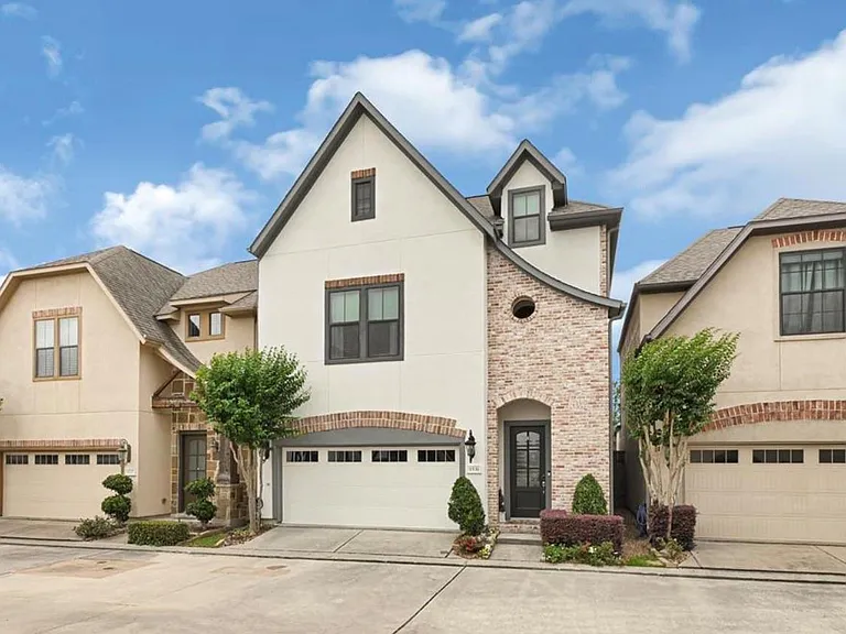 1531 Woodbend Park W — Photo 2