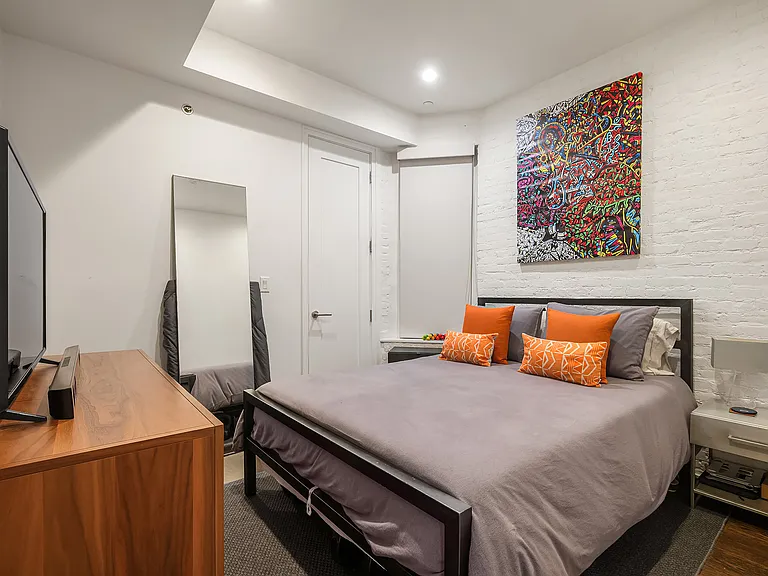 558 W 150th St #201 — Photo 8
