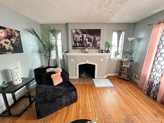4th image of 14901 Terry St