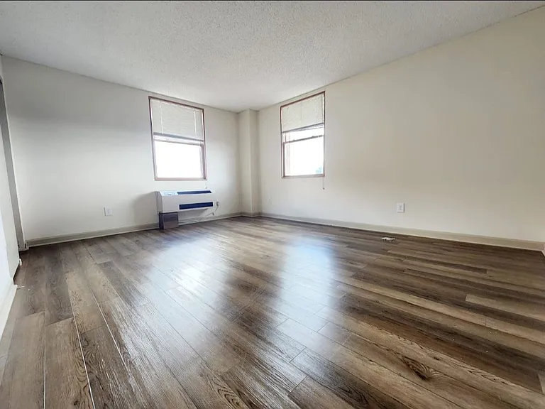 35 W 25th St #33 — Photo 6