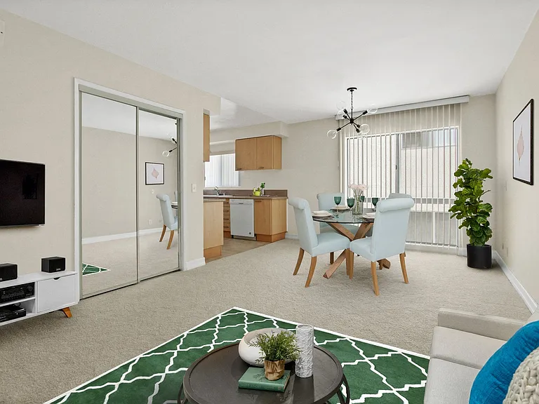 115 Doheny Apartments — Photo 22