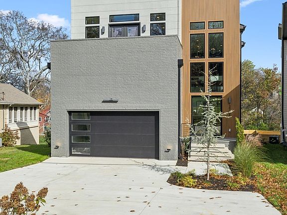 2nd image of 3916A Caylor Dr