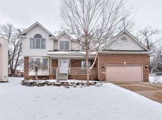 1005 Lincoln Dr, Brighton, MI