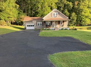 1746 Howlett St, Hillsville, VA 24343