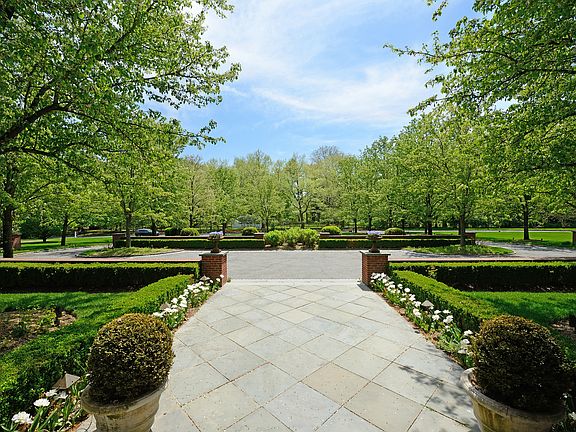 5 Stoneleigh Manor Lane