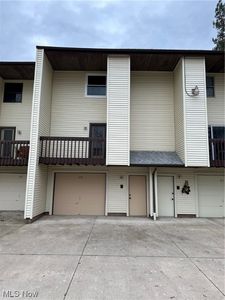 373 Pleasant Meadow Blvd, Cuyahoga Falls, OH, 44224
