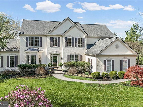 2nd image of 26 Saddlebrook Ln