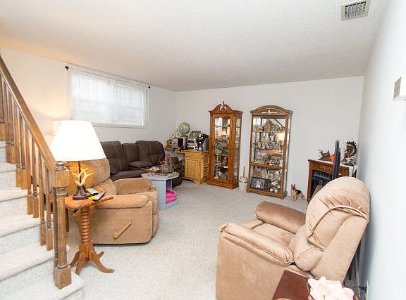 4th image of 75 Laurelwood Dr #18