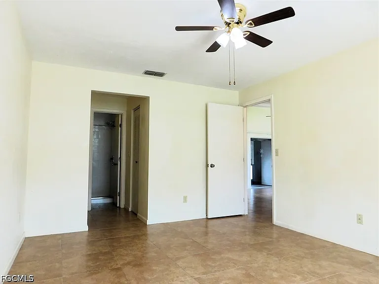 10525 Putnam Ct — Photo 13