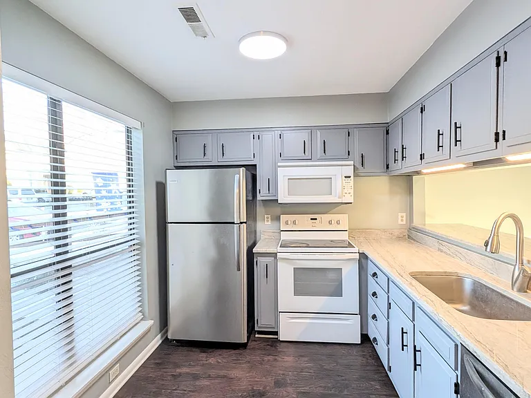 7225 Woods Crossing Dr — Photo 5