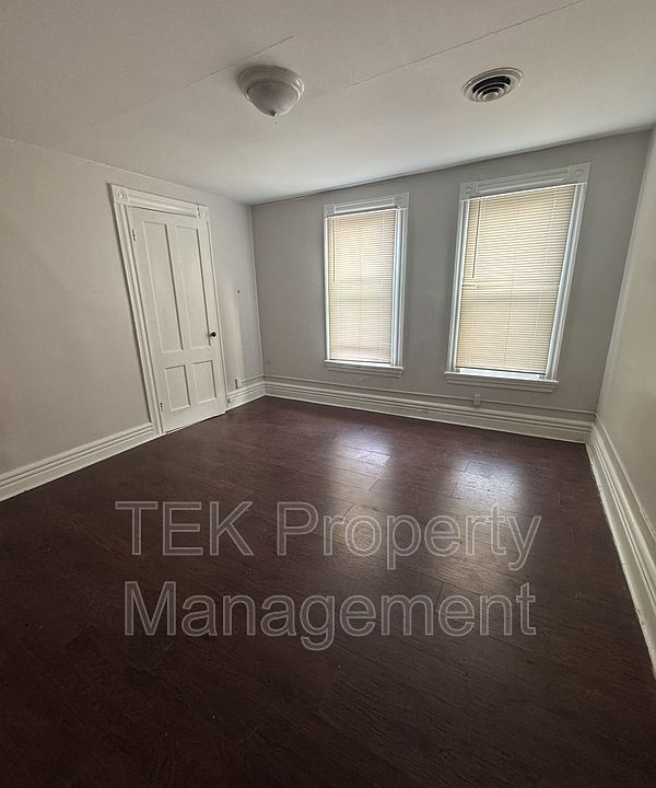 2nd image of 7 Edmonds St #5