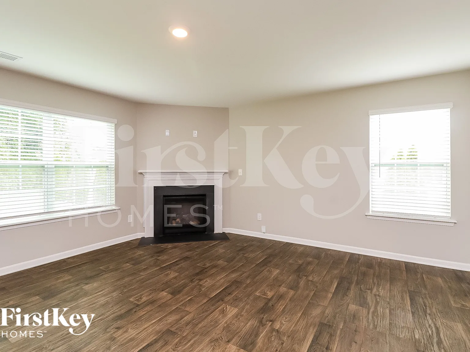 4 bed, 2.5 bath, 1927 sqft, $2,065 — Photo 3