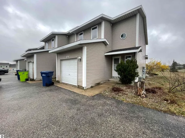 3482 Mahoney Dr, Traverse City, MI 49696