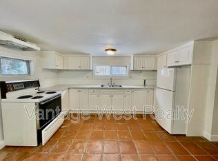 1230B Ethel St, Kelowna, BC V1Y 2X5
