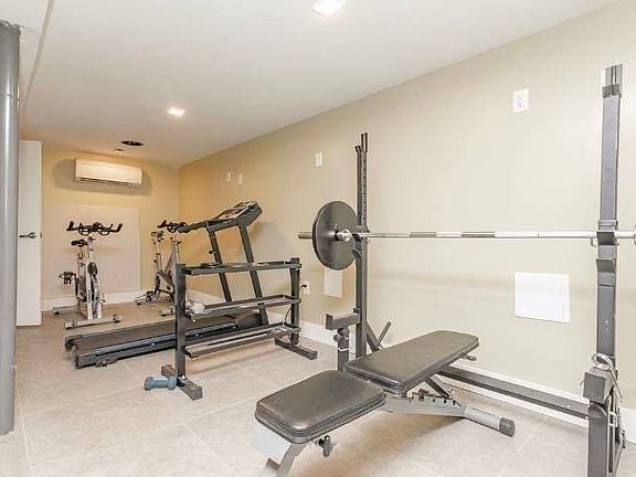 4th image of 95 Clay St #5