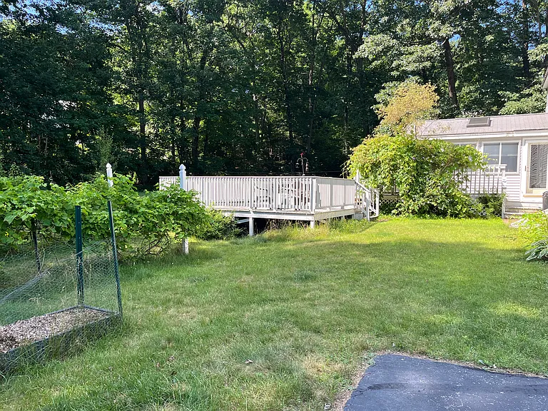 35 Pinewood Rd — Photo 3