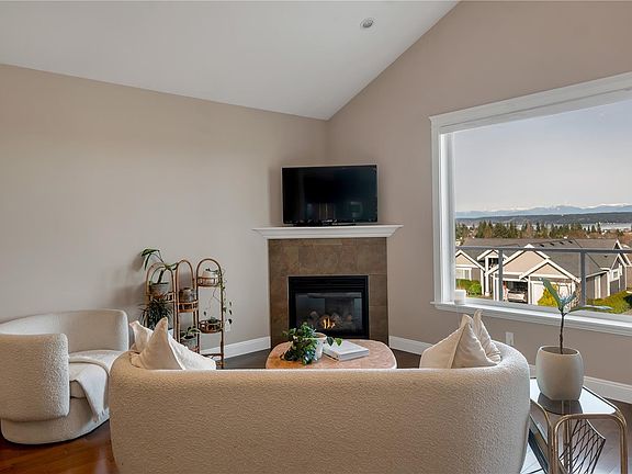 2nd image of 667 Nelson Rd