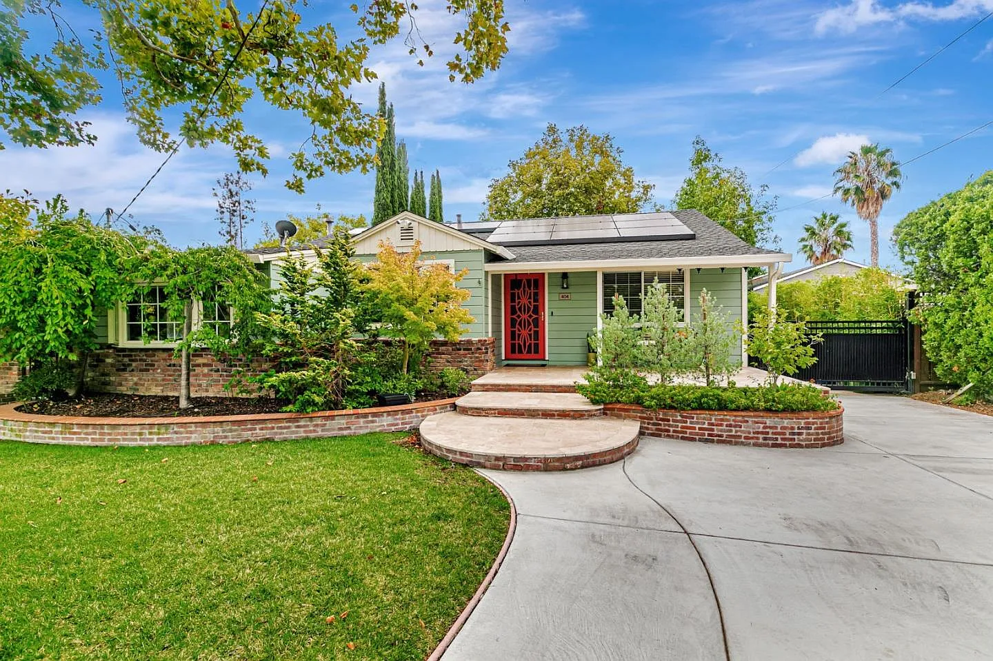 404 Shamrock Dr photo 1
