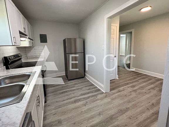 4th image of 1103 Valley View St