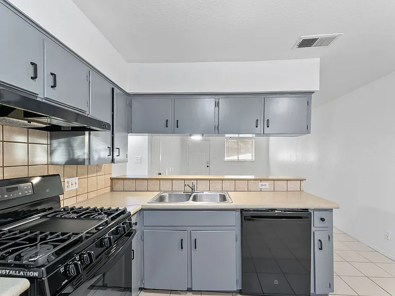 11103 Renel Dr — Photo 6