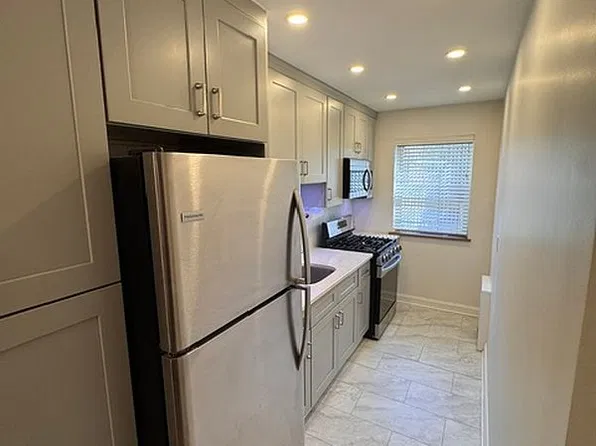 323 Bay 8th St #1B, Brooklyn, NY 11228