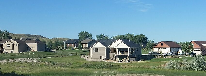 Enormous yard, sod/sprinkler
