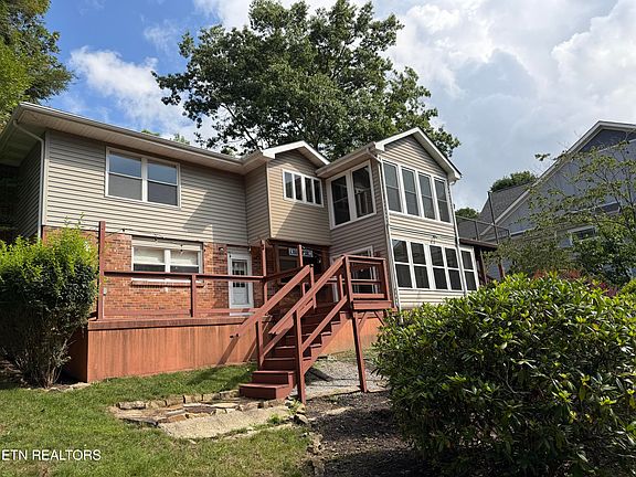 3rd image of 169 Ivy Brook Ln