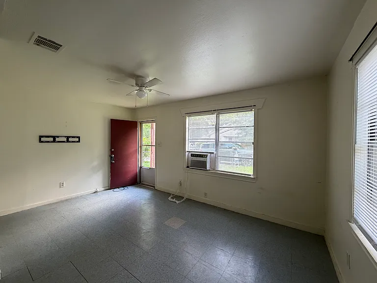 2317 Freewater St — Photo 3