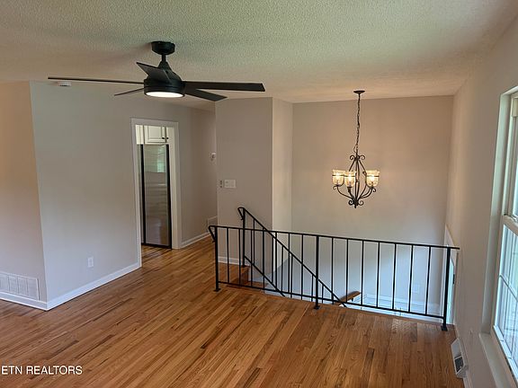 3rd image of 2028 Wayne Cir