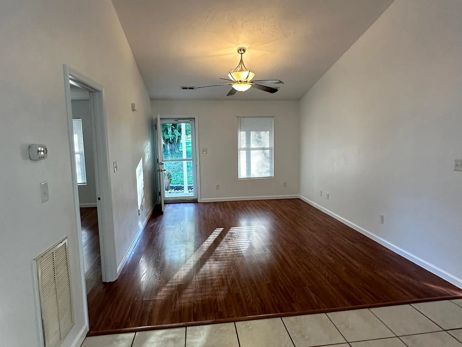 3 bed, 1350 sqft, $1,835 — Photo 4