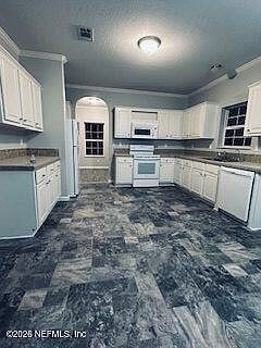 2nd image of 301 E COCHRAN Avenue