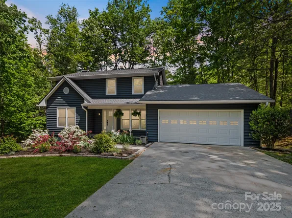 2 Glenwood Cir, Arden, NC 28704